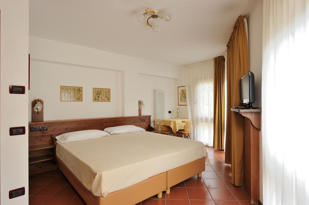 Aparthotel Chalet Dei Pini Madonna Exteriér fotografie